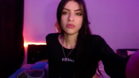 Snapshot of xx_johnson_xx chatting on 09/30/25, 10:31 VALE online show from 09/30/25, 10:31