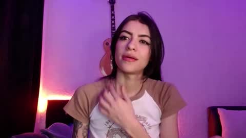 Snapshot of xx_johnson_xx chatting on 10/15/25, 08:58 VALE online show from 10/15/25, 08:58