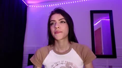 Snapshot of xx_johnson_xx chatting on 10/27/25, 09:35 VALE online show from 10/27/25, 09:35