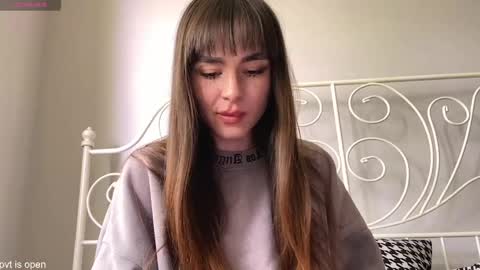 Snapshot of xx_lily chatting on 06/05/26, 10:54 Lily online show from 06/05/26, 10:54