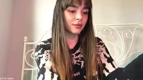 Lily online show from 08/05/26, 12:52