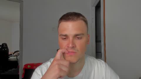 Snapshot of xx_raul_xx_ chatting on 06/27/26, 02:23 raul online show from 06/27/26, 02:23