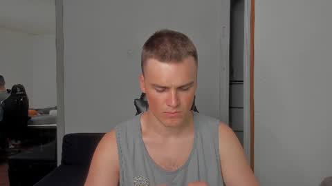 Snapshot of xx_raul_xx_ chatting on 06/30/26, 11:33 raul online show from 06/30/26, 11:33