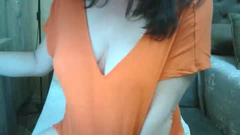 Snapshot of xxalexis chatting on 05/24/26, 06:57 HotMomAlex online show from 05/24/26, 06:57