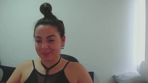 Snapshot of xxbeyotaxx chatting on 10/17/25, 09:39 beyota online show from 10/17/25, 09:39