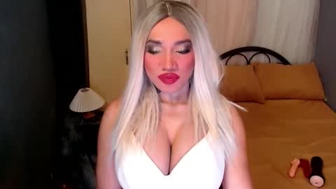 Snapshot of xxcinddyxx chatting on 09/18/25, 10:17 cinddy online show from 09/18/25, 10:17