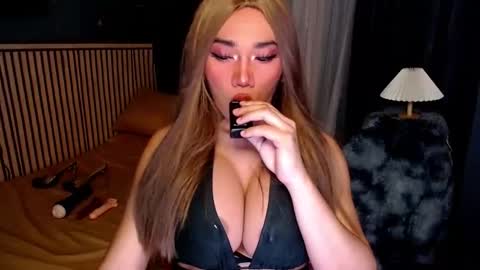 Snapshot of xxcinddyxx chatting on 10/07/25, 10:56 cinddy online show from 10/07/25, 10:56