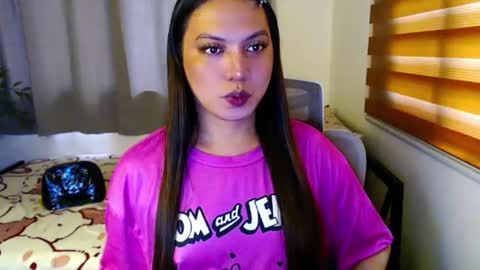 Snapshot of xxjulielovesyouxx chatting on 07/23/26, 02:53 July online show from 07/23/26, 02:53