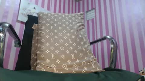 xxrowenatastycockforyouxx online show from 11/26/25, 02:45