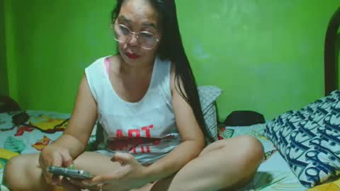 Snapshot of xxsexypinayxx chatting on 01/26/25, 11:06 xxsexypinayxx online show from 01/26/25, 11:06