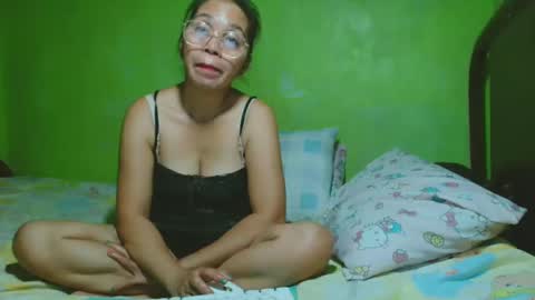 Snapshot of xxsexypinayxx chatting on 02/06/25, 10:32 xxsexypinayxx online show from 02/06/25, 10:32