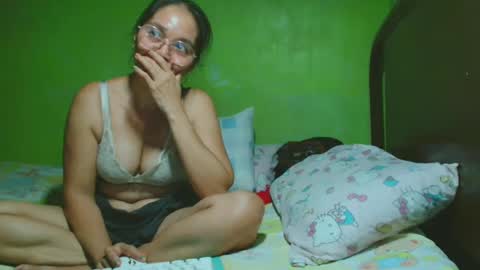 Snapshot of xxsexypinayxx chatting on 02/15/25, 08:22 xxsexypinayxx online show from 02/15/25, 08:22