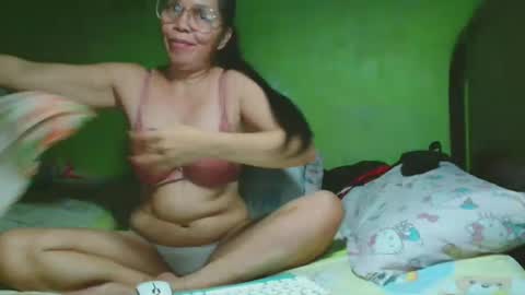 Snapshot of xxsexypinayxx chatting on 02/18/25, 07:54 xxsexypinayxx online show from 02/18/25, 07:54