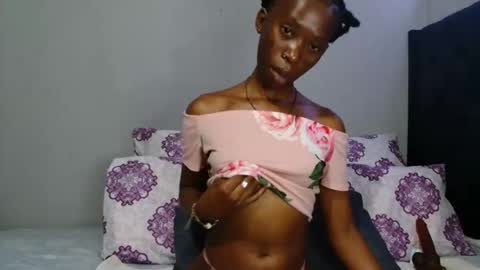 xxsexytalia28 online show from 10/27/25, 07:07