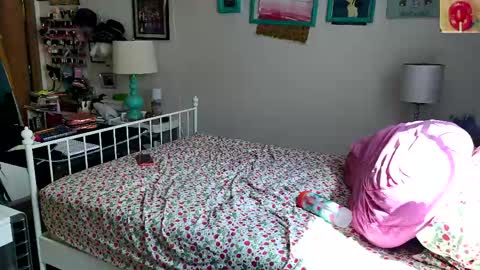 Strawberry Jane online show from 04/13/26, 09:31