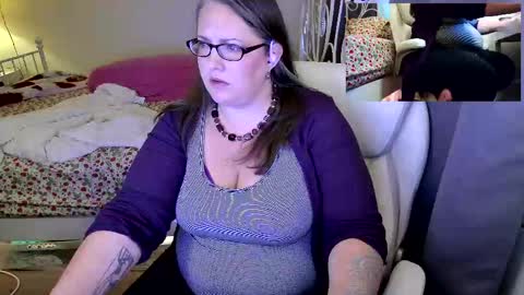 Snapshot of xxstrawberryjanexx chatting on 06/04/26, 03:12 Strawberry Jane online show from 06/04/26, 03:12