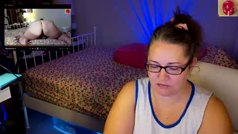 Snapshot of xxstrawberryjanexx chatting on 06/12/26, 04:44 Strawberry Jane online show from 06/12/26, 04:44