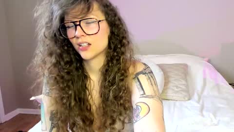 Snapshot of xxx_aura_xxx chatting on 03/04/25, 12:29 Aura Deluge online show from 03/04/25, 12:29