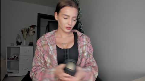 xxx_leila online show from 01/27/25, 08:40