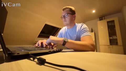 Alex online show from 09/12/25, 06:52