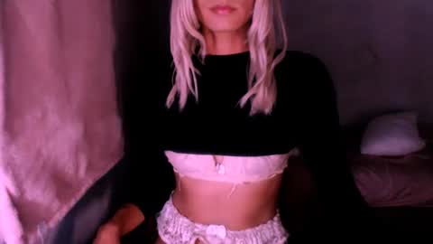 Snapshot of xxxanonymousloverxxx chatting on 06/17/26, 04:59 Chiara online show from 06/17/26, 04:59