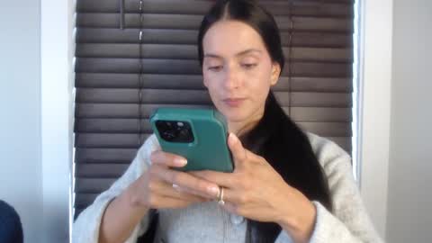 Snapshot of xxxbellalola chatting on 10/22/25, 05:02 Lola online show from 10/22/25, 05:02