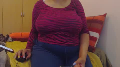 Snapshot of xxxbustybabe27x chatting on 04/30/26, 06:03 Ayanda online show from 04/30/26, 06:03