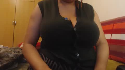 Snapshot of xxxbustybabe27x chatting on 05/21/26, 04:03 Ayanda online show from 05/21/26, 04:03