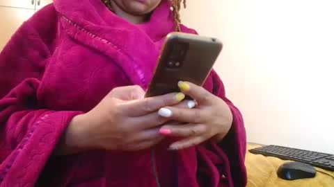 Snapshot of xxxbustybabe27x chatting on 05/22/26, 06:24 Ayanda online show from 05/22/26, 06:24