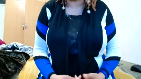 Snapshot of xxxbustybabe27x chatting on 05/25/26, 03:51 Ayanda online show from 05/25/26, 03:51