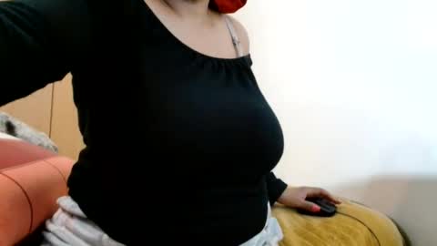 Snapshot of xxxbustybabe27x chatting on 05/27/26, 12:35 Ayanda online show from 05/27/26, 12:35