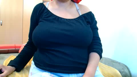 Snapshot of xxxbustybabe27x chatting on 06/01/26, 01:02 Ayanda online show from 06/01/26, 01:02