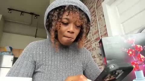 Snapshot of xxxdanidoomsdayxxx chatting on 02/05/25, 06:04 Danielle online show from 02/05/25, 06:04