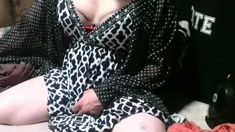 Snapshot of xxxgarterfreekxx chatting on 04/15/26, 10:11 Silky Lingerie grrl online show from 04/15/26, 10:11
