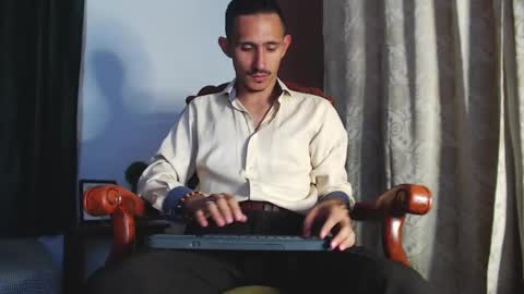 Snapshot of xxxhome_alonexxx chatting on 01/06/25, 07:56 Kev online show from 01/06/25, 07:56