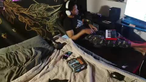 xxxjrstrokesxxx online show from 03/01/25, 04:44