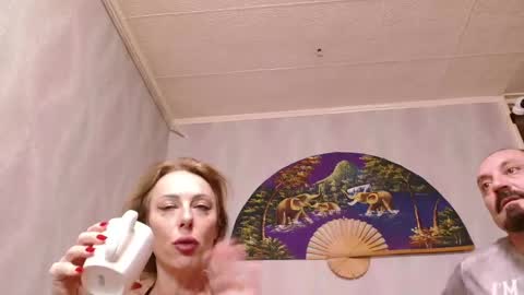 Snapshot of xxxkinkycpl chatting on 03/01/25, 12:01 isa and gonzo online show from 03/01/25, 12:01