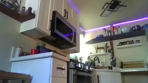 Lola online show from 09/30/25, 07:41