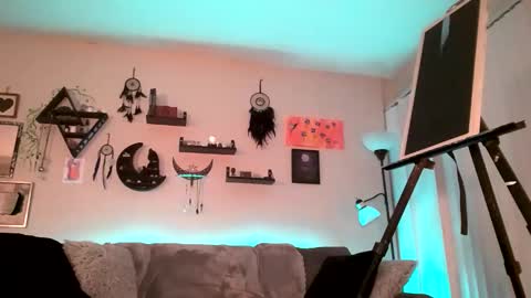 Lola online show from 11/18/25, 01:44