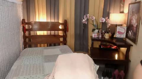 QUEENCY online show from 05/11/26, 06:52
