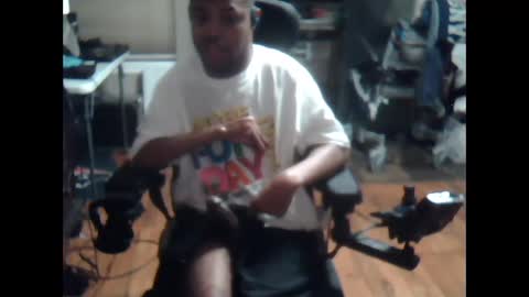 Snapshot of xxxonwheelz chatting on 10/04/25, 01:25 xxxonwheelz online show from 10/04/25, 01:25