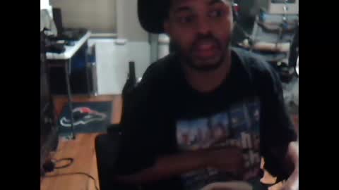 Snapshot of xxxonwheelz chatting on 10/28/25, 04:27 xxxonwheelz online show from 10/28/25, 04:27