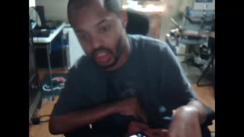 Snapshot of xxxonwheelz chatting on 10/29/25, 04:37 xxxonwheelz online show from 10/29/25, 04:37