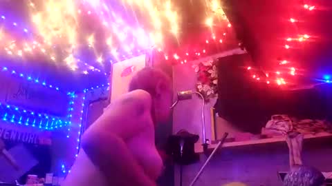 Snapshot of xxxqueenmandydickenz chatting on 10/07/25, 08:00 XXXQueenMandyDickenz online show from 10/07/25, 08:00