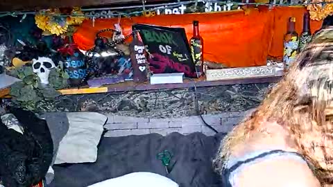 Snapshot of xxxqueenmandydickenz chatting on 11/15/25, 10:04 XXXQueenMandyDickenz online show from 11/15/25, 10:04