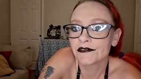 Snapshot of xxxqueenmandydickenz chatting on 04/10/26, 01:11 XXXQueenMandyDickenz online show from 04/10/26, 01:11