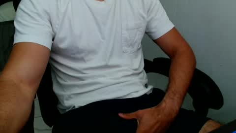 Snapshot of xxxswttt chatting on 08/05/26, 08:33 xxxswttt online show from 08/05/26, 08:33