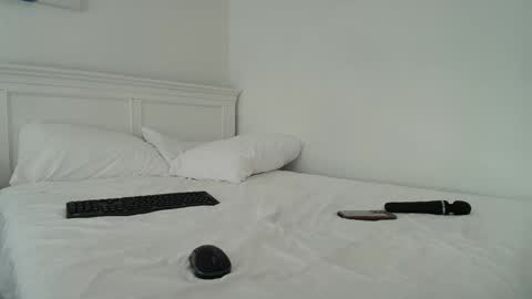 Lil Luna online show from 02/09/25, 09:06