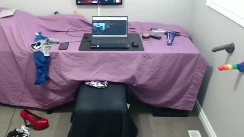 Snapshot of xxxxbrad chatting on 03/04/25, 10:05 xxxxbrad online show from 03/04/25, 10:05