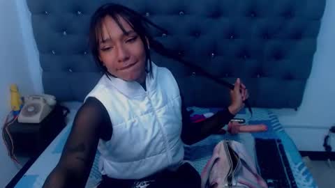 QUEEN online show from 12/01/25, 01:27